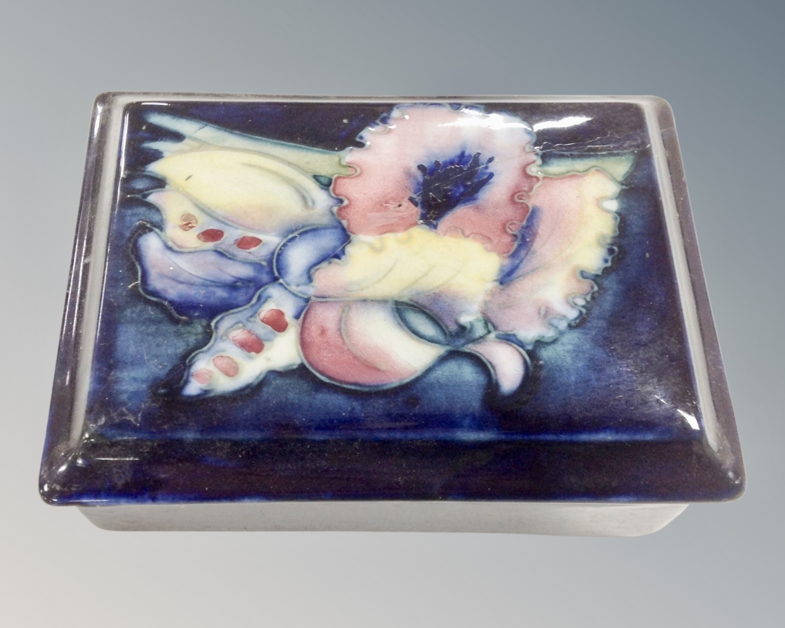 A Moorcroft lidded trinket box,