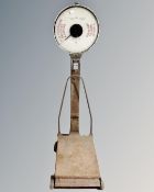 A set of 20th century 100kg grocer's portable weighing scales