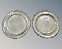 A pair of 18th century pewter plates, diameter 25cm.