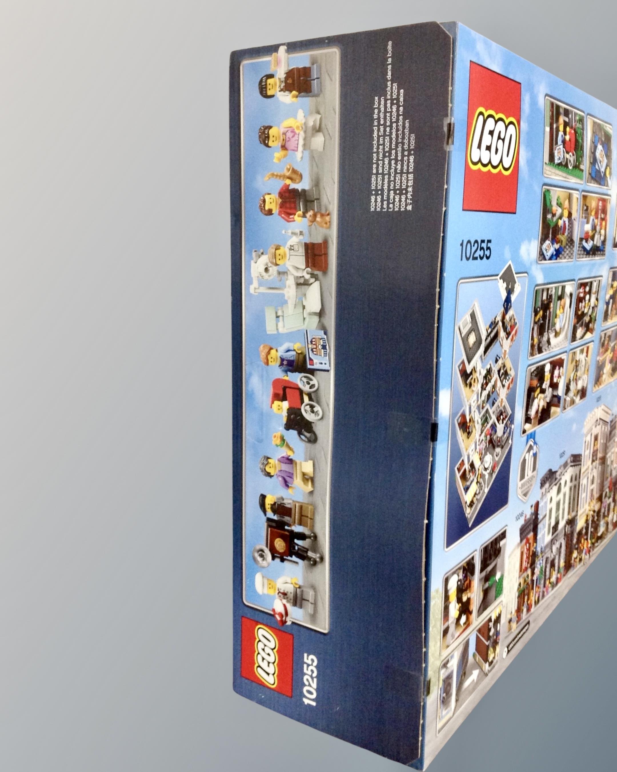 Lego : Creator Expert 10255, Assembly Square, boxed, - Image 3 of 4