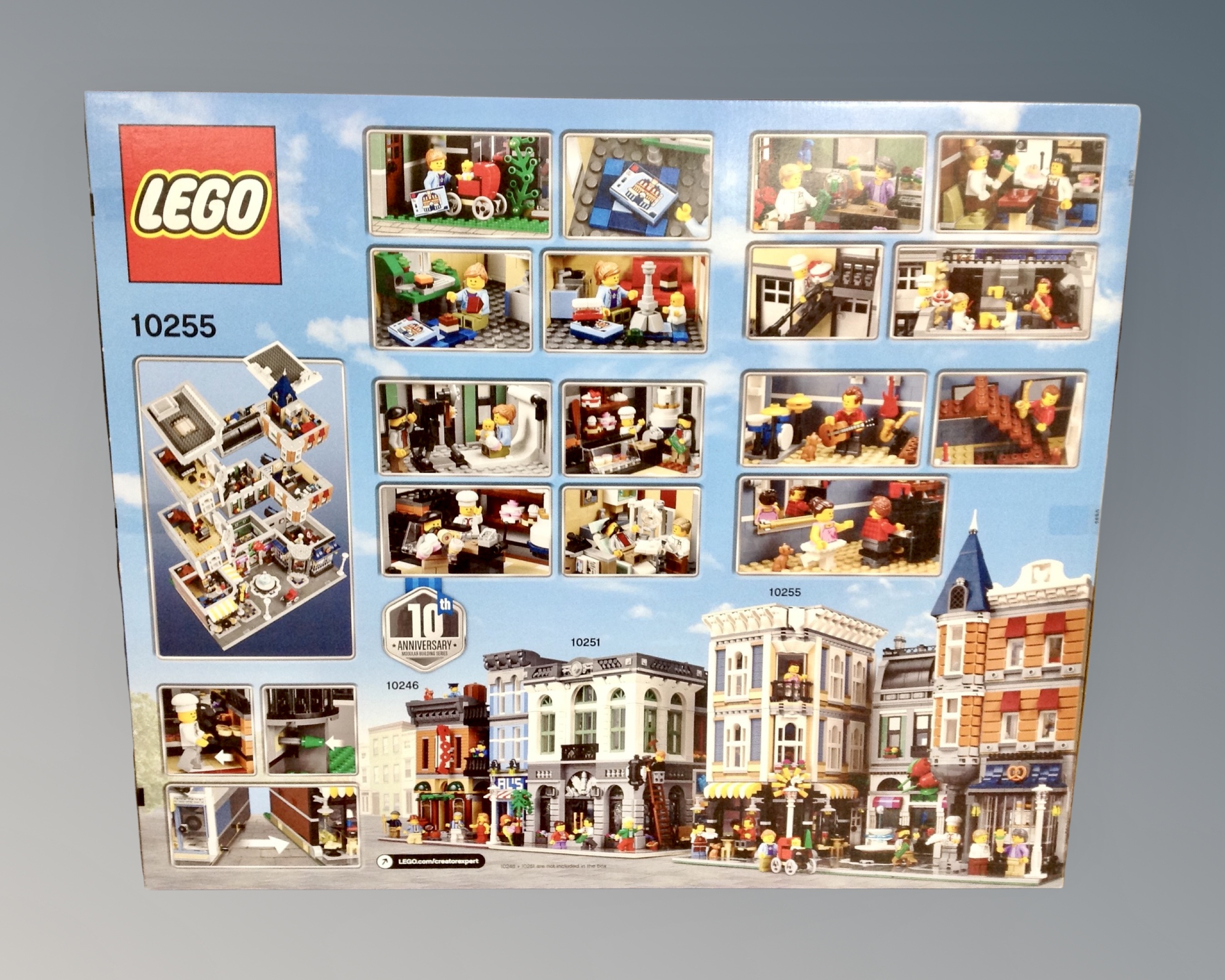 Lego : Creator Expert 10255, Assembly Square, boxed, - Image 2 of 4