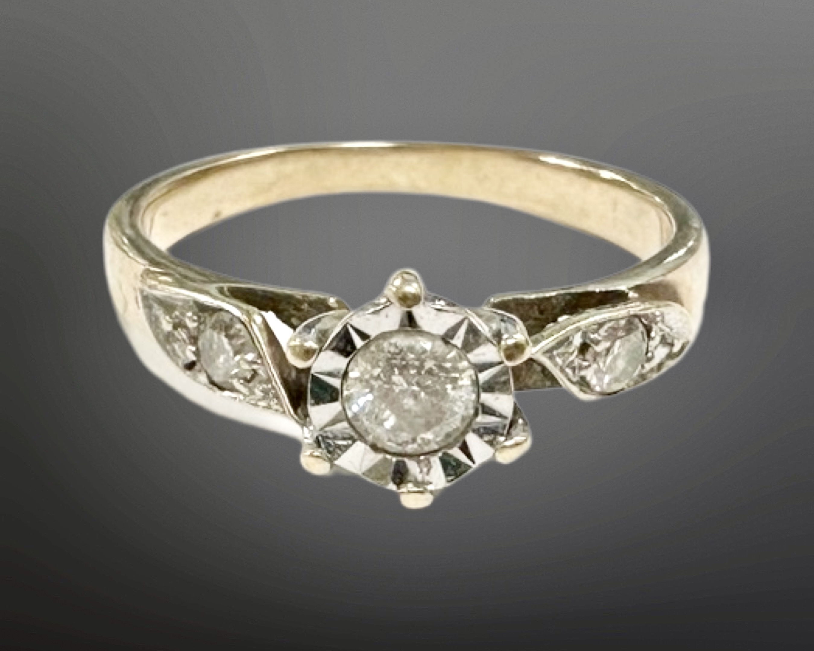 A 9ct yellow gold diamond set ring, size I/J, 2g.