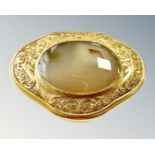 A 19th century yellow metal (presumed gold) and agate mounted snuff box,