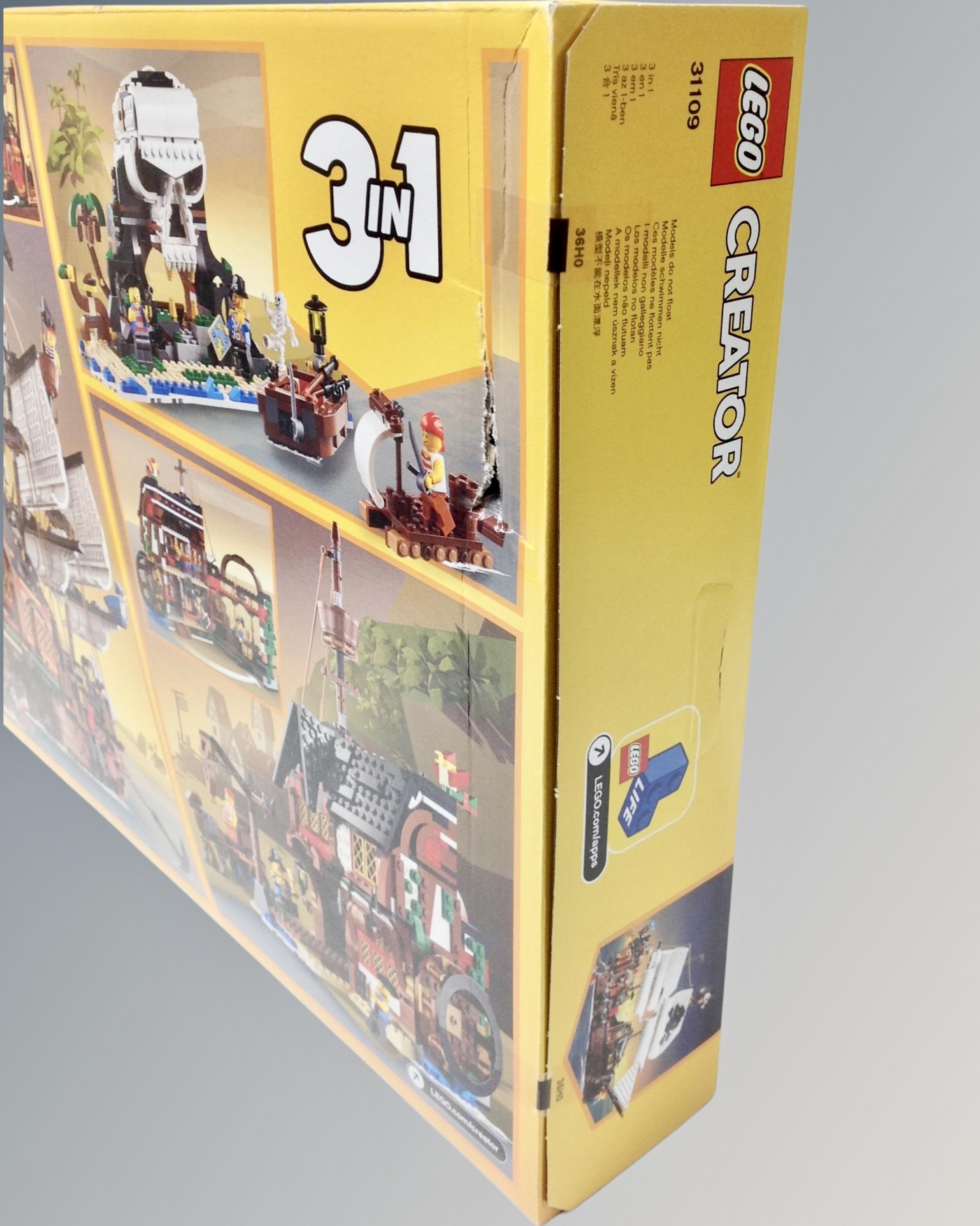 Lego : Creator 31109 3 in 1 Pirate Ship, - Image 4 of 4