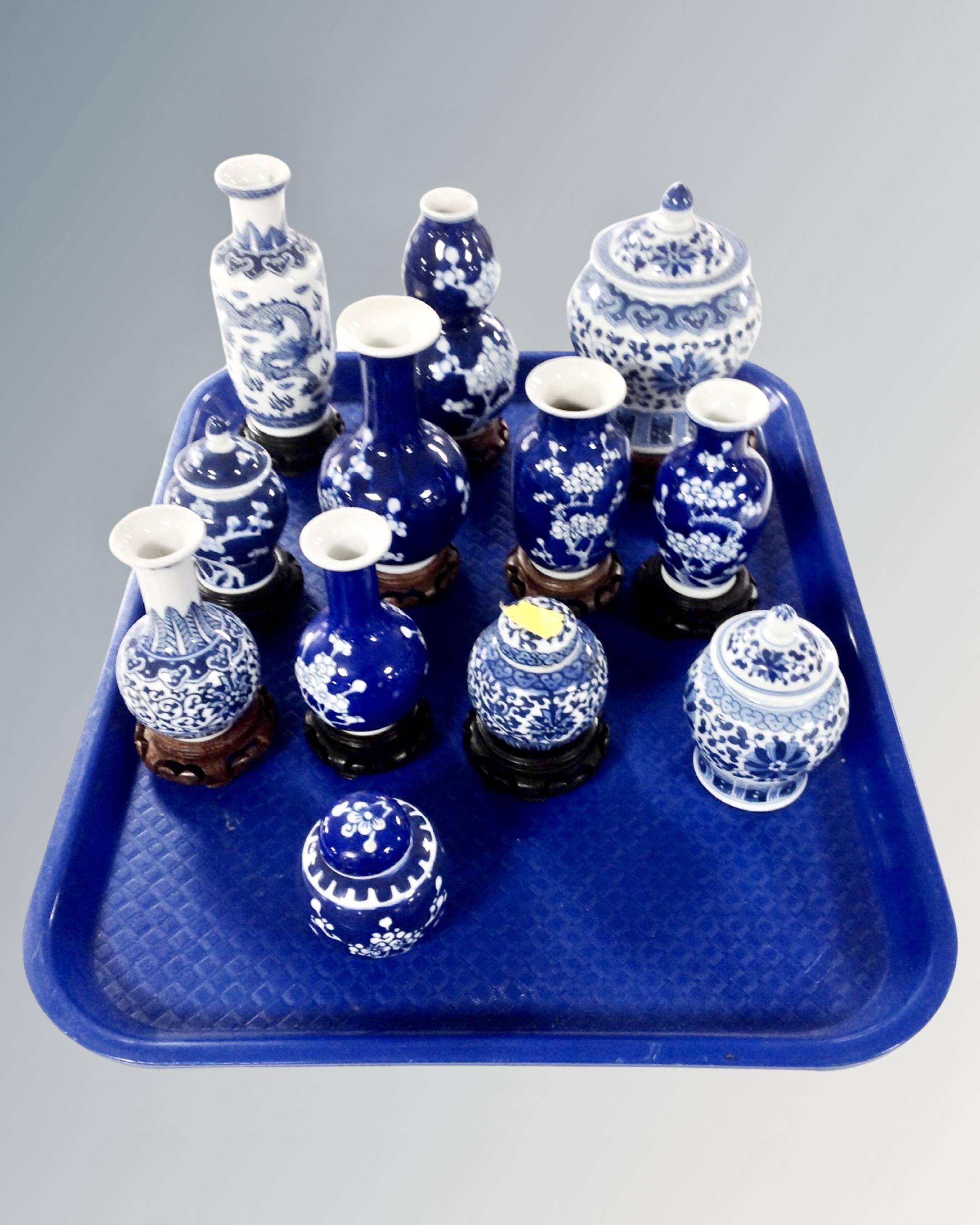 A tray containing 12 assorted Chinese blue and white vases and lidded ginger jars.