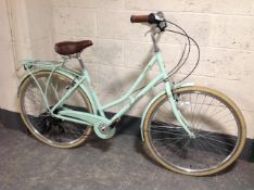 A lady's Pendleton Summerby touring bike