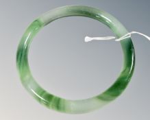 A polished green jade bracelet, inner diameter 7cm, 37.2g.