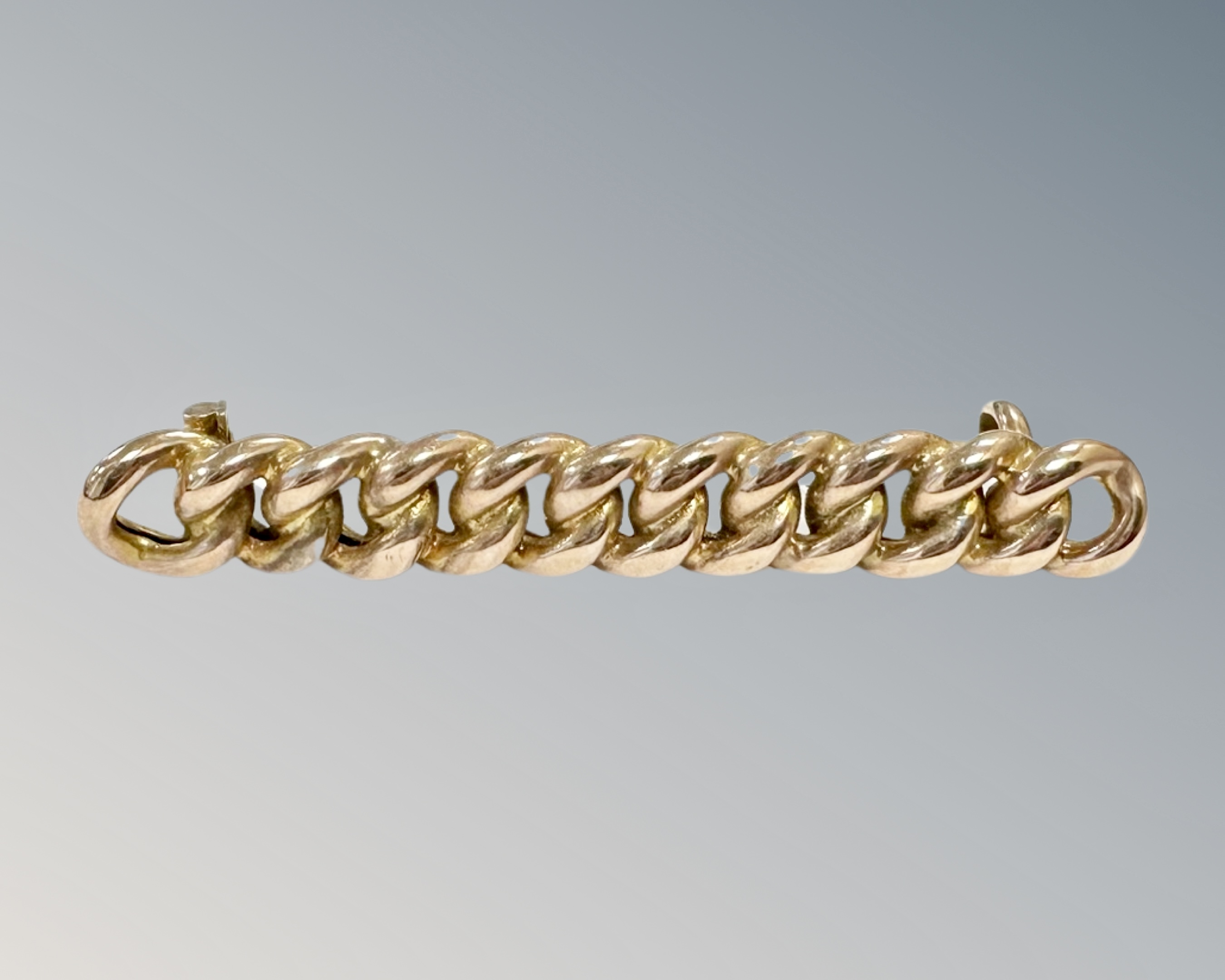 A 9ct gold rope twist bar brooch, 3.7g.