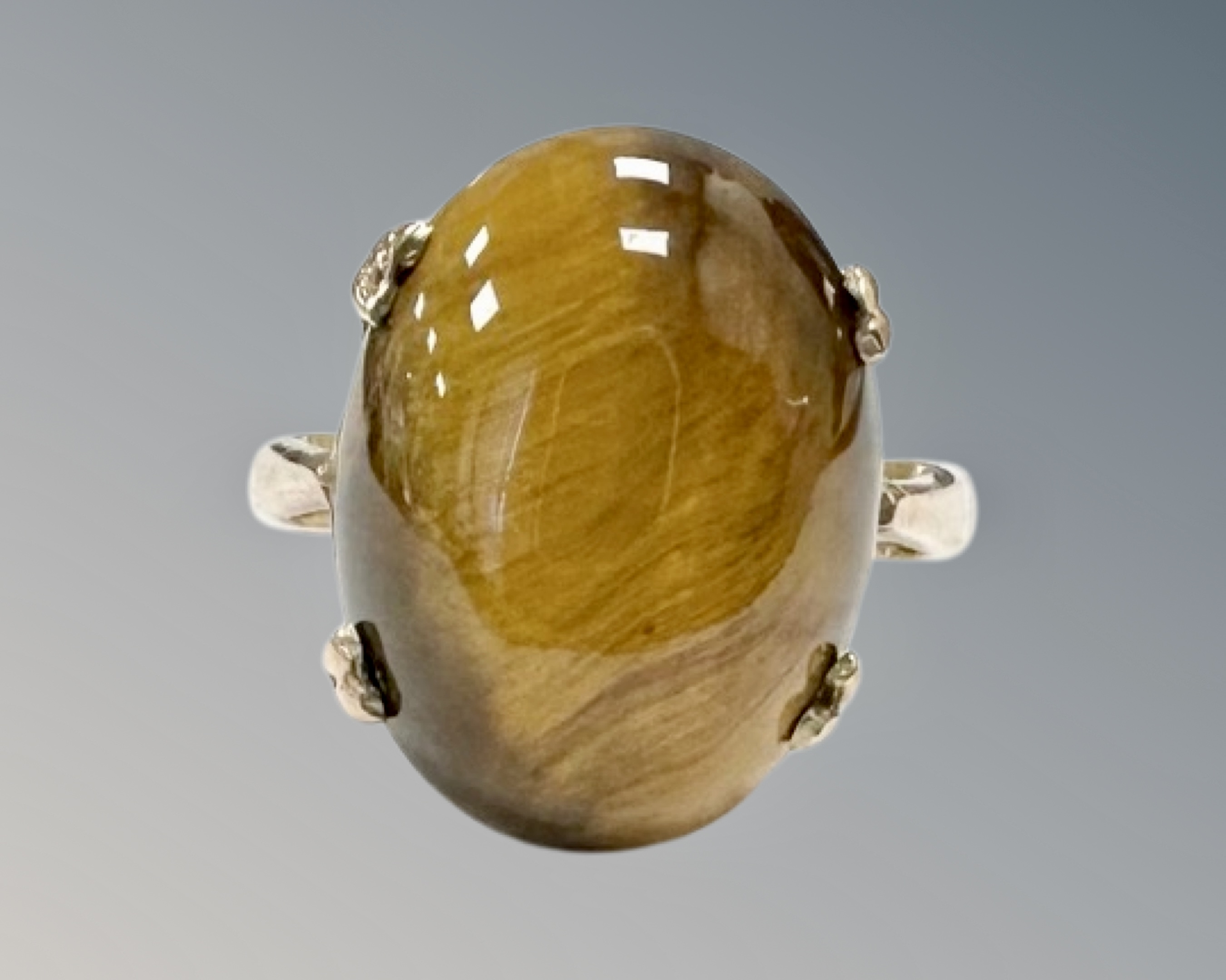 A 9ct yellow gold cabochon tiger's eye ring, size L.