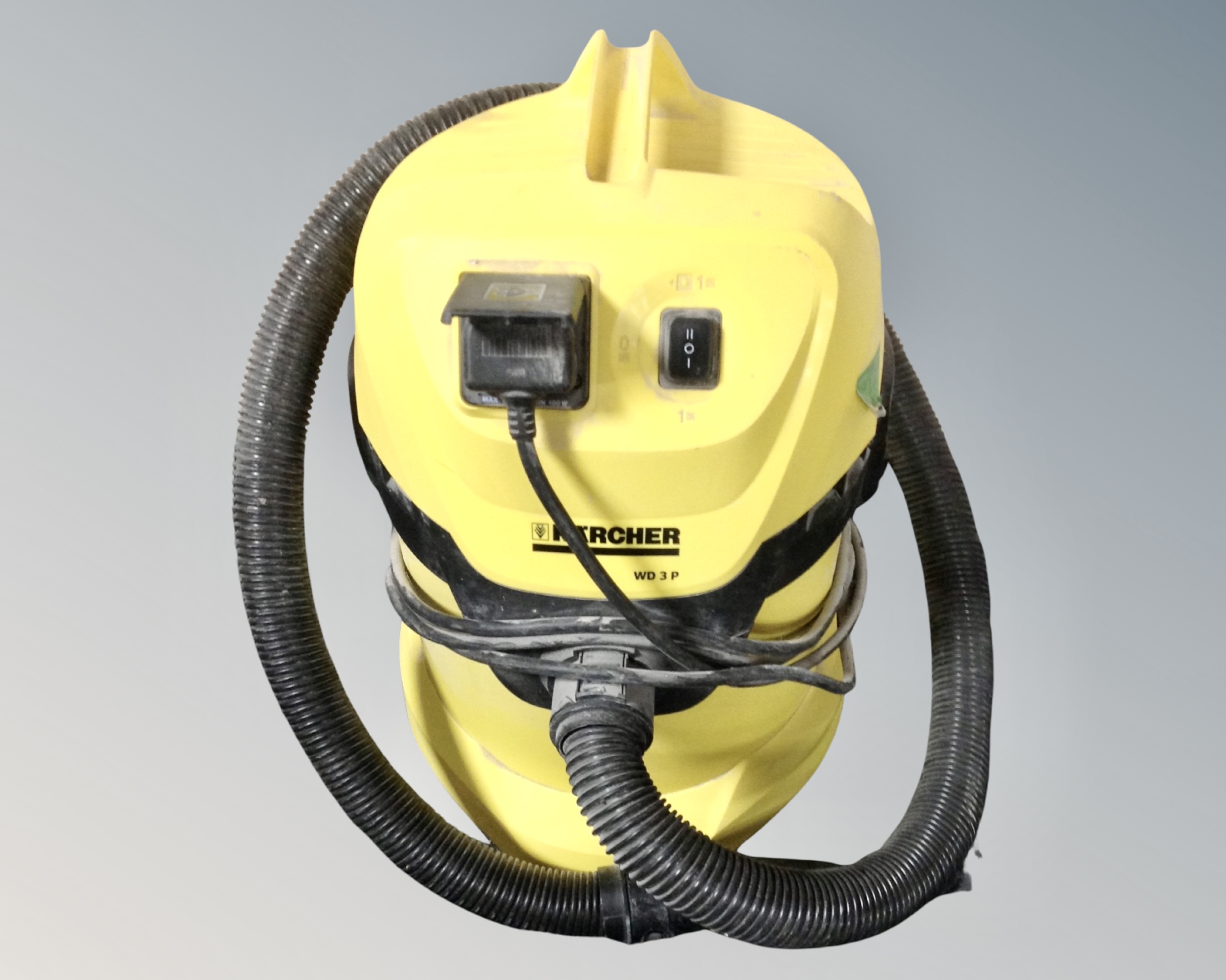 A Karcher WD 3 P vacuum with hose