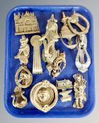 A tray of brass door knockers