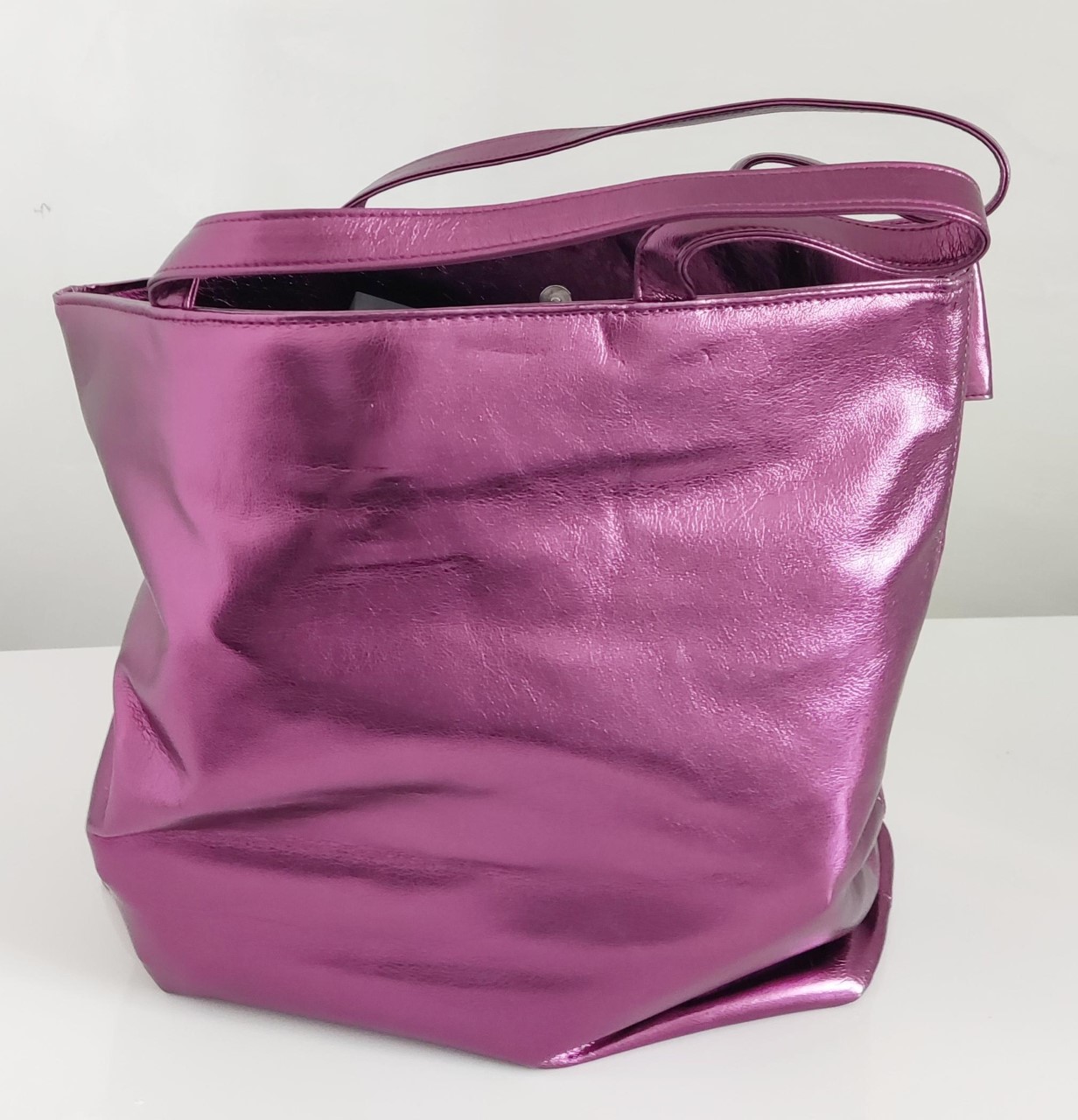 Nina Ricci shopping bag: shimmering carrier with popper fastening, detailed with a large bow. - Image 4 of 5