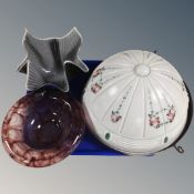 A tray containing a 20th century handkerchief bowl together with a further coloured glass bowl and