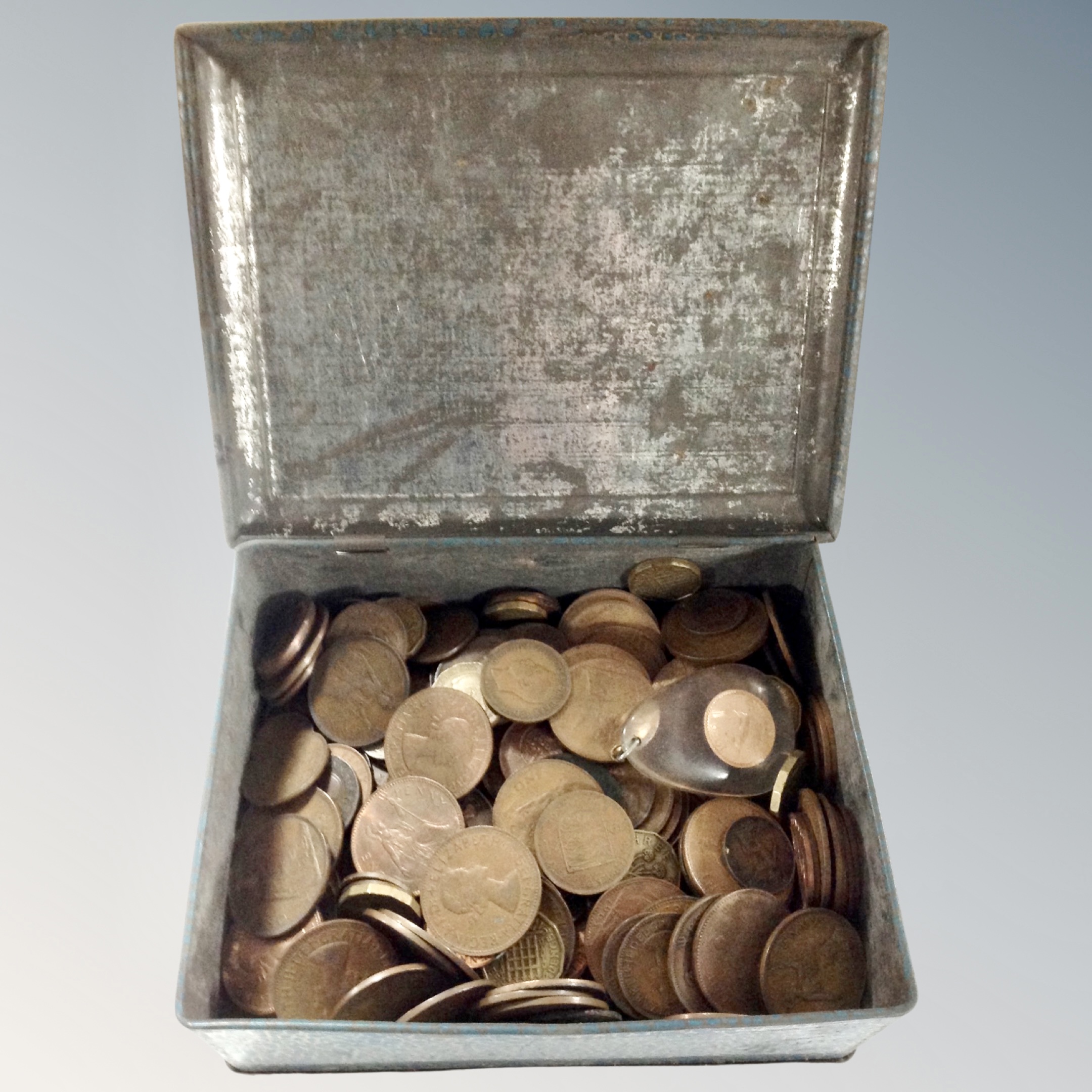 A vintage tin containing mainly 20th century British copper coins.