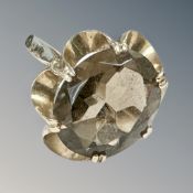 A 9ct yellow gold smokey quartz ring, size K/L, 3.1g.