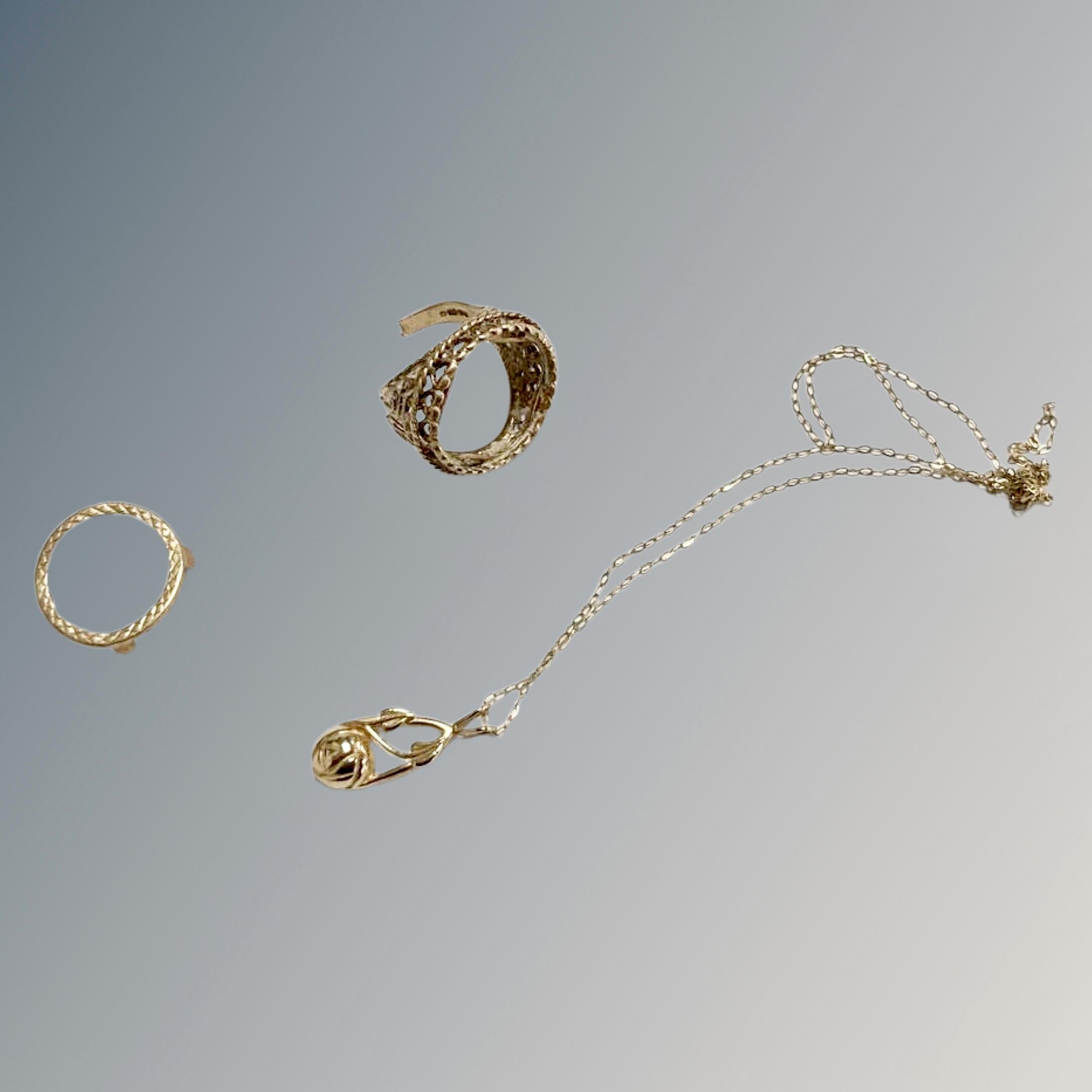 A 9ct gold ring mount (af) together with 9ct gold pendant with chain (af).