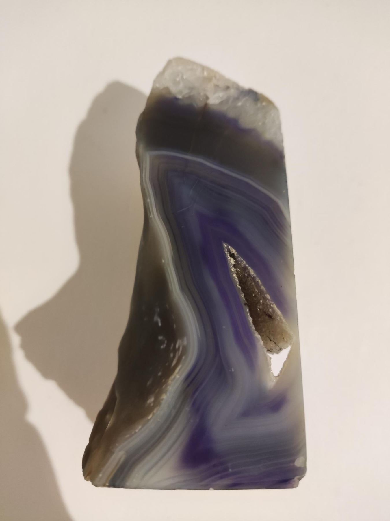 Grey and purple agate crystal, 600 grams, 4x3x1.5 inches. - Image 2 of 3