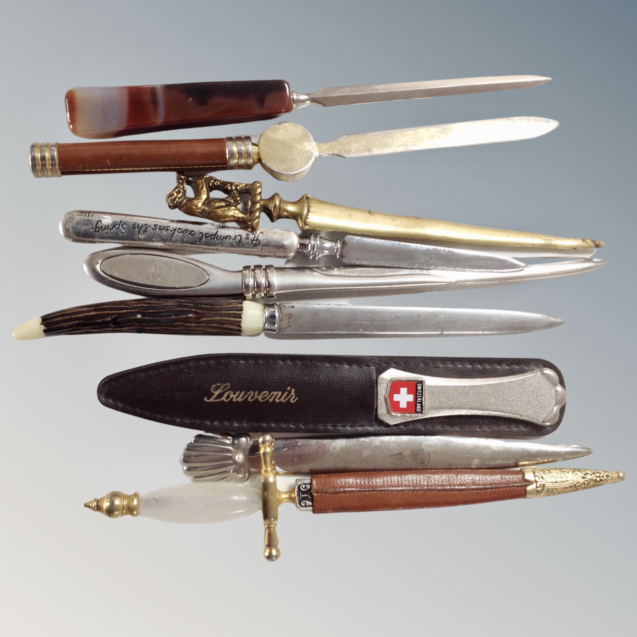 Assorted souvenir paper knives and letter openers.