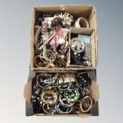 A tray of assorted costume jewellery.