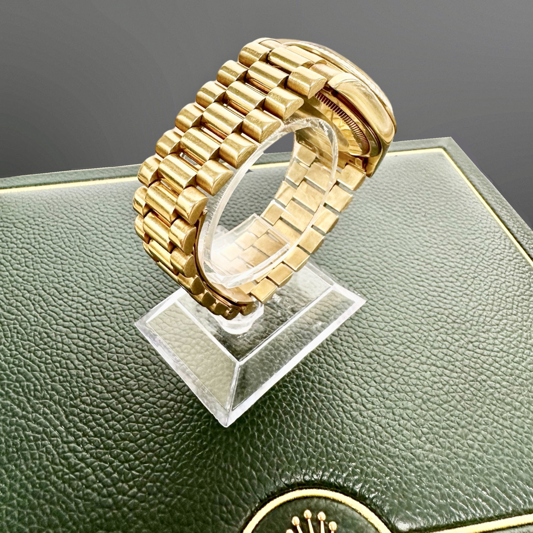 Rolex : A fine gent's 18ct yellow gold Oyster Perpetual Day-Date automatic calendar centre-seconds - Image 6 of 12