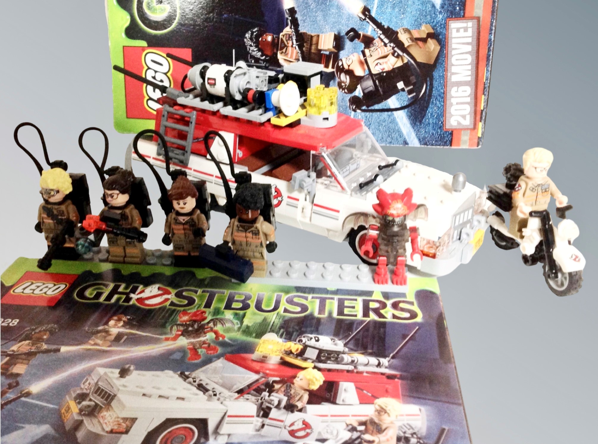 A Lego Ghostbusters 75828 Ecto 1 2016 Movie with box and instructions - Image 2 of 2