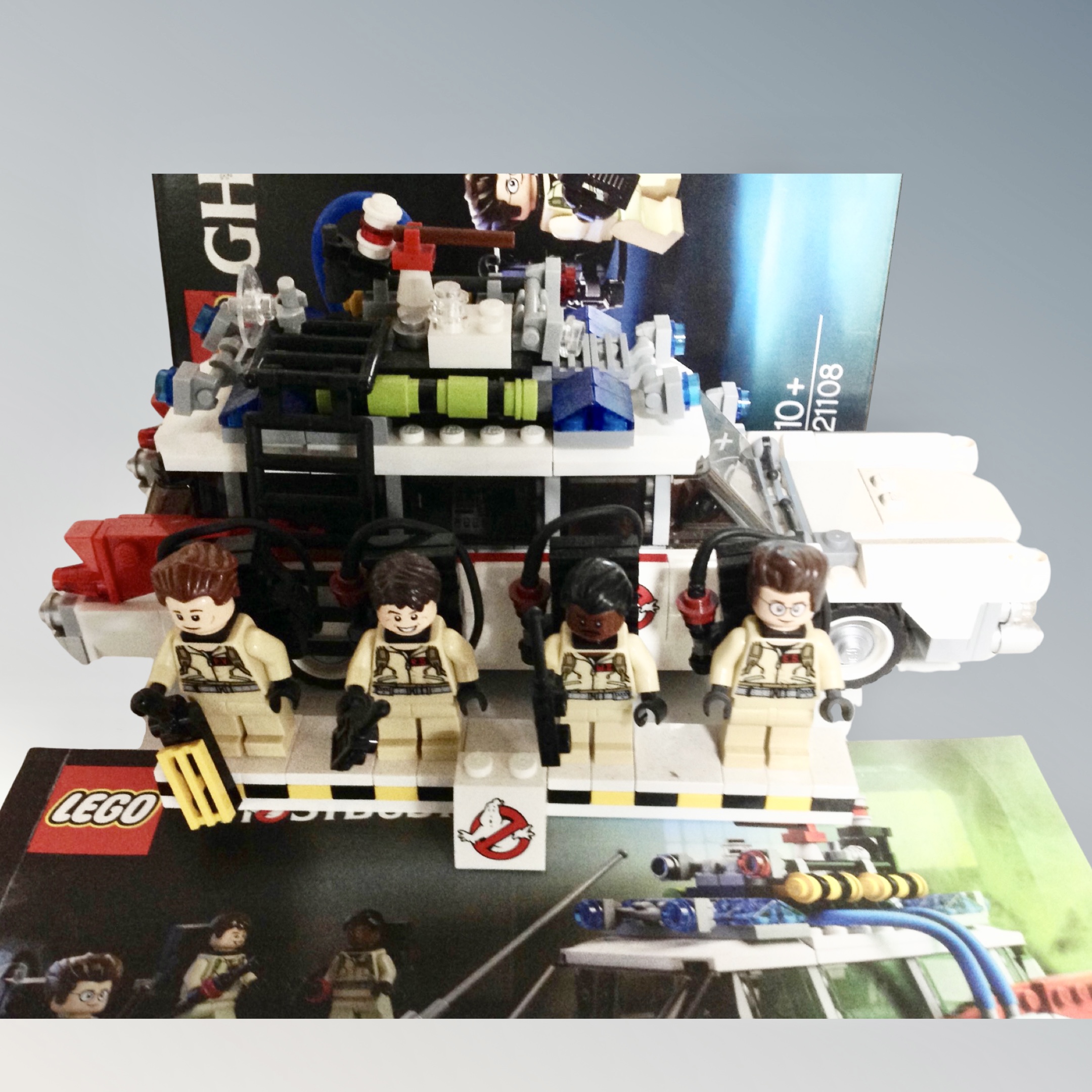 A Lego Ideas 21108 Ghostbusters Ecto 1 with box and instructions - Image 2 of 2