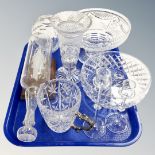 A tray of assorted glass, ship in bottle,