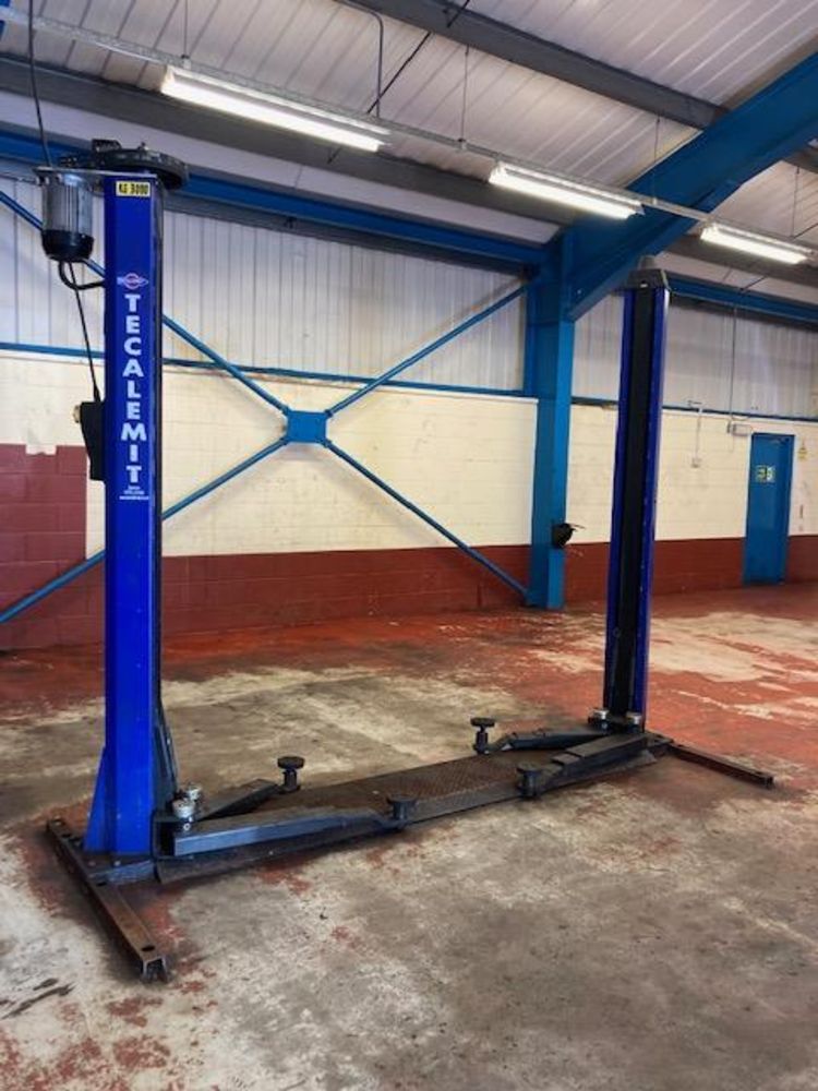 Timed Auction - Garage two-post pillar lifts