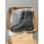 A pair of Goliath safety boots size 13 b