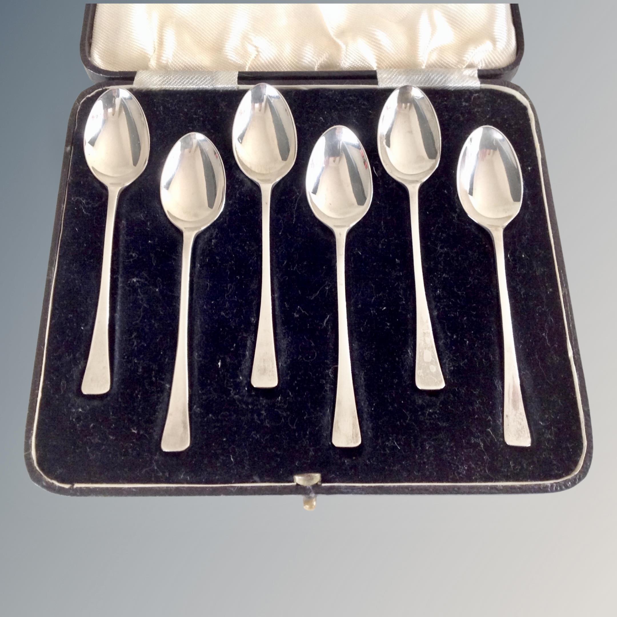 A set of six Sheffield silver teaspoons, Sheffield 1936.