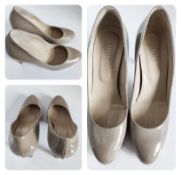 Lady's Hobbs of London nude patent court heeled shoes. Size: 4.5 Supplied with replacement box.