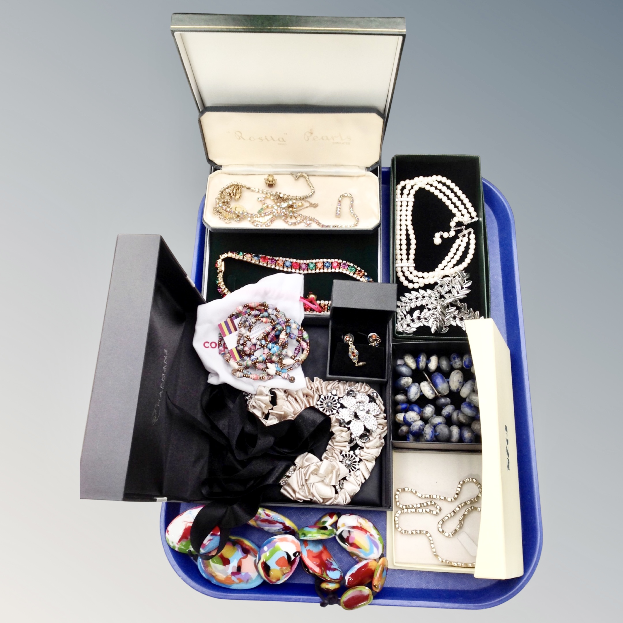 A tray containing a quantity of boxed and unboxed costume jewellery including a 1928 simulate pearl