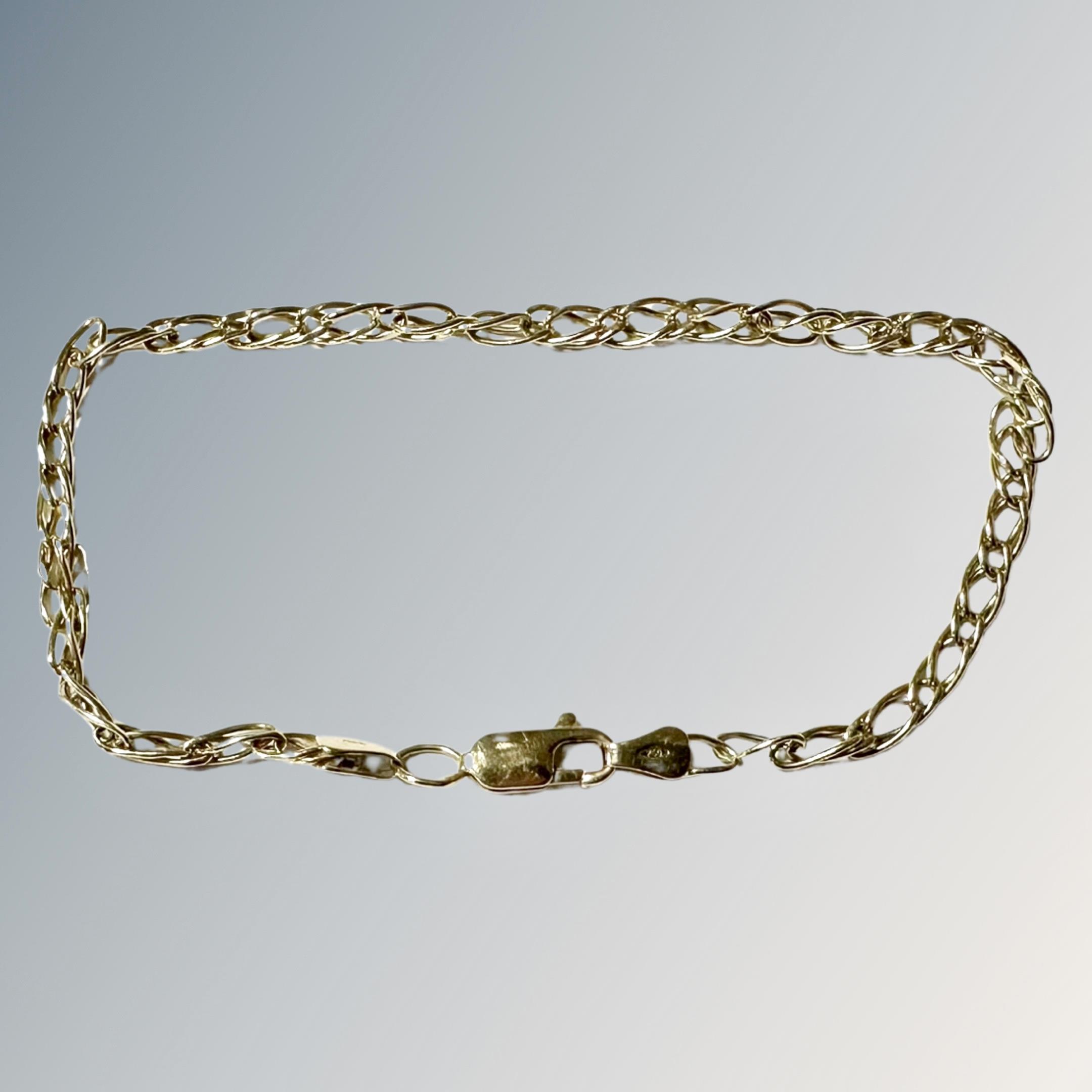 An 18ct yellow gold bracelet, 4.7g.