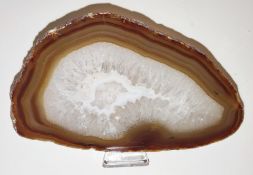 Natural Agate brown crystal. 5 1/2 inches in length x 3 1/2 inches in height. Weight: 139 grams.