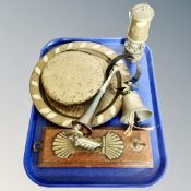 A tray of assorted metal wares, brass dinner gong with wall bracket, butler's bell,