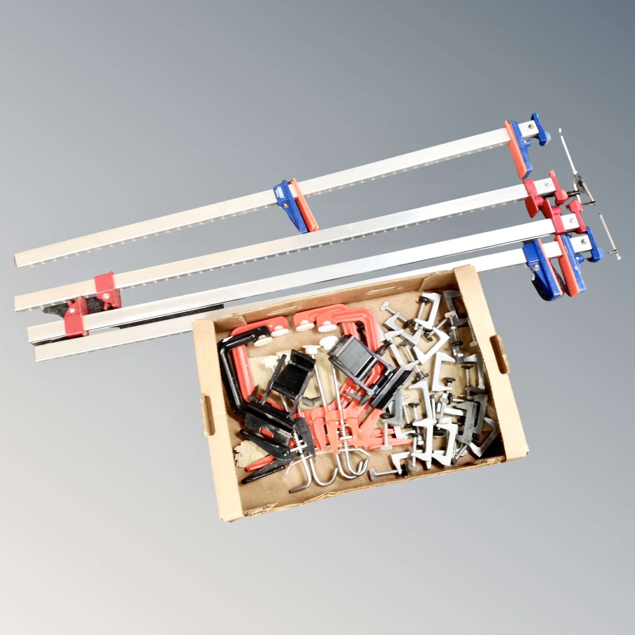 A box containing assorted G clamps together with two further pairs of sash clamps to include Draper.