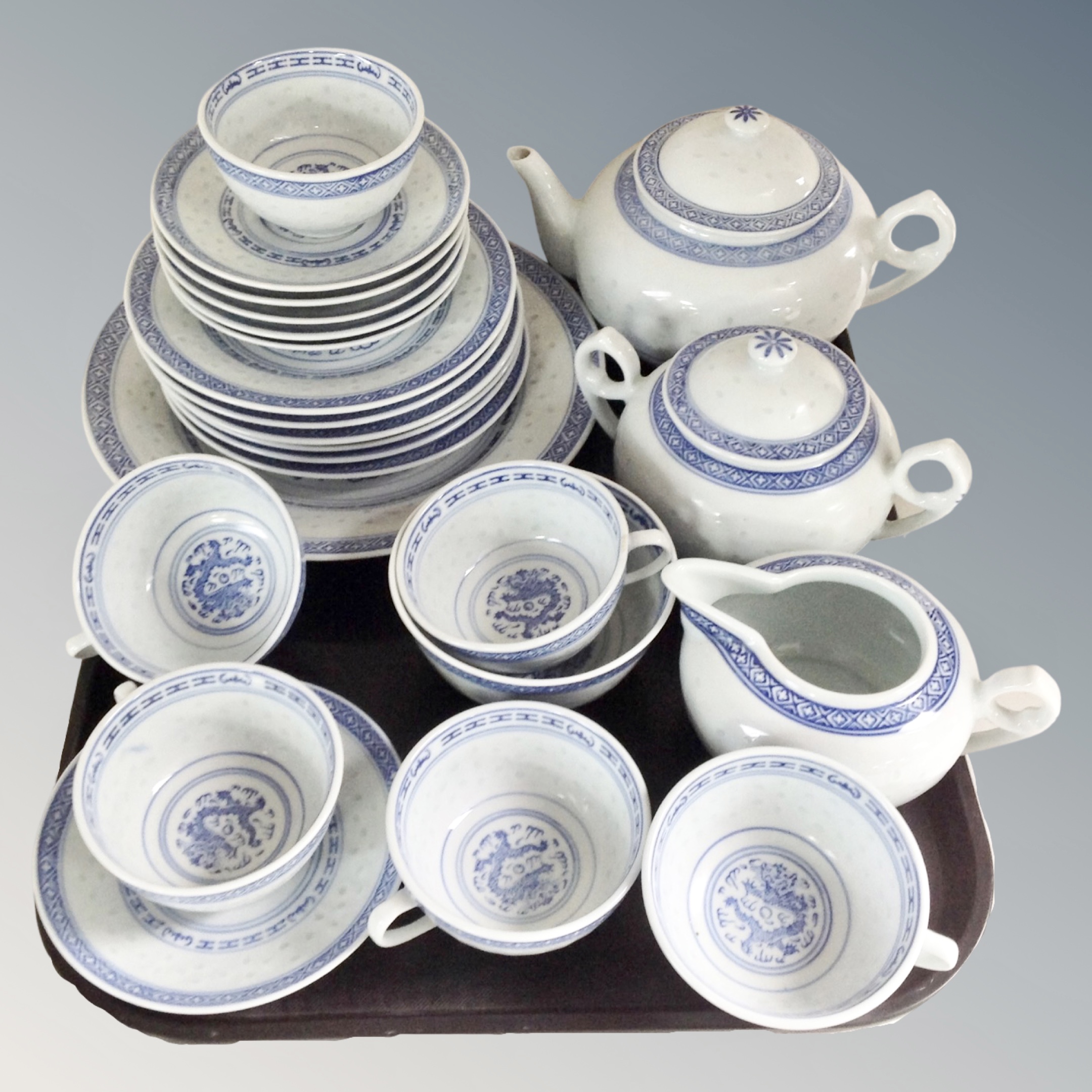 A Chinese blue and white dragon pattern tea service