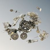 Assorted silver jewellery including earrings,