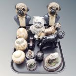 A tray of assorted cat and dog ornaments including Coopercraft,