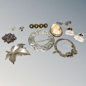 Assorted silver jewellery including Gucci cuff links