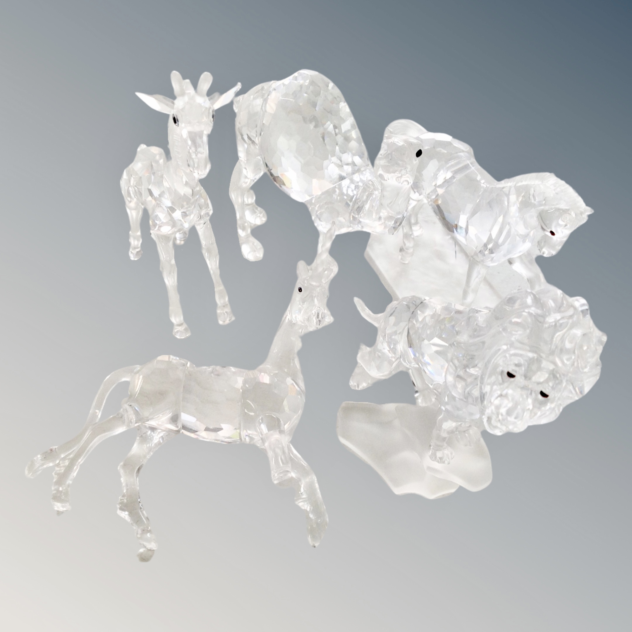 A tray containing a large quantity of Swavoski crystal and other glass animal ornaments (some - Image 6 of 6