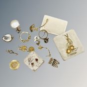 A small quantity of costume jewellery, earrings, rings etc.