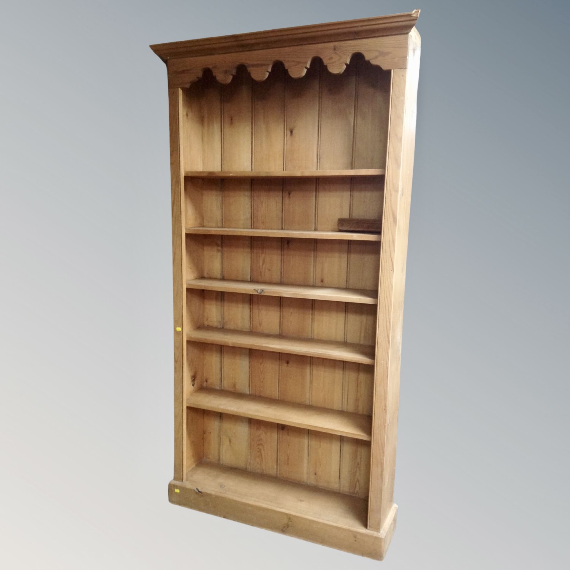A set of vintage pine bookshelves (cornice a/f)