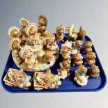 A tray of twenty two Pendelfin figures - Rocky, Rolly, Barrow Boy,