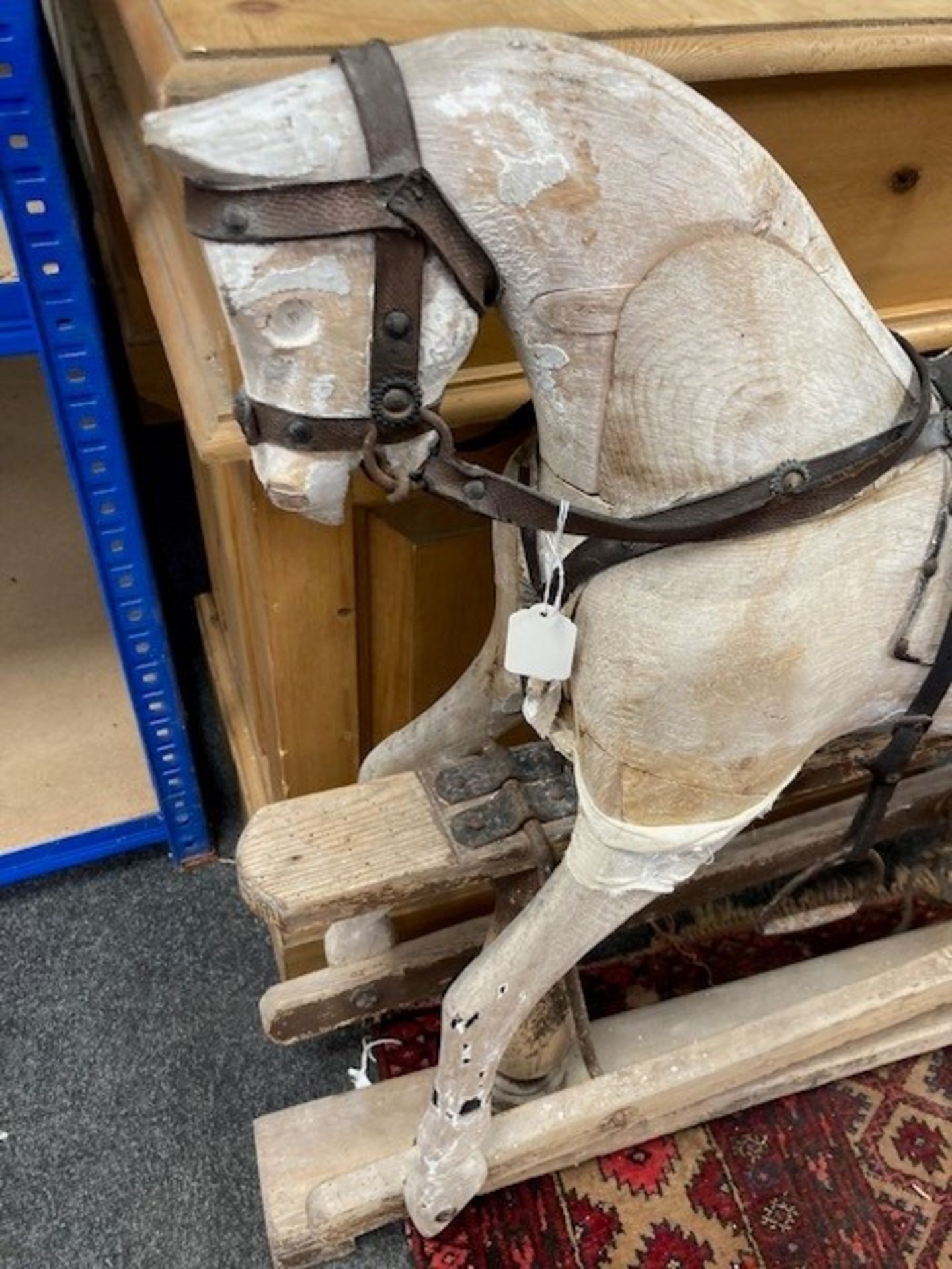 An antique wooden rocking horse, height 82 cm x length 93 cm. - Bild 2 aus 4