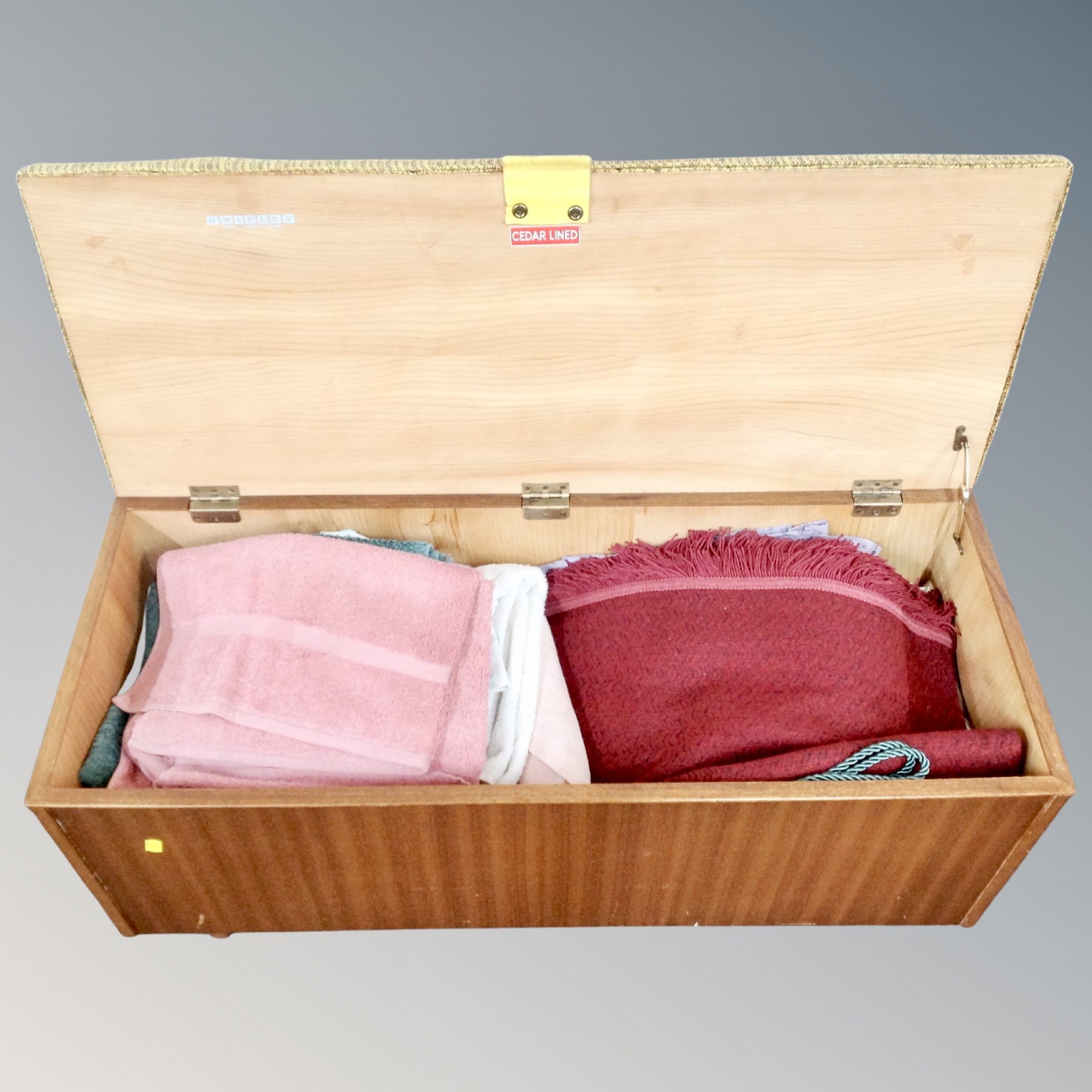 A 20th century Umifilex cedar lined blanket chest containing towels, stitched quilts, - Image 2 of 2