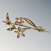 An antique 15ct gold pearl brooch, 3.5g.