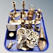 A tray of assorted antique and later brass wares : horse brasses, candlesticks, coat hooks, ashtray,