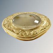 A fine quality late 18th century Georgian high-carat gold snuff box, set with agate hardstone,