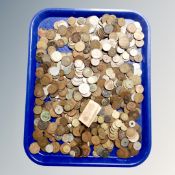 A tray of 19th and 20th century English and Foreign coins together with a 10 Shilling bank note